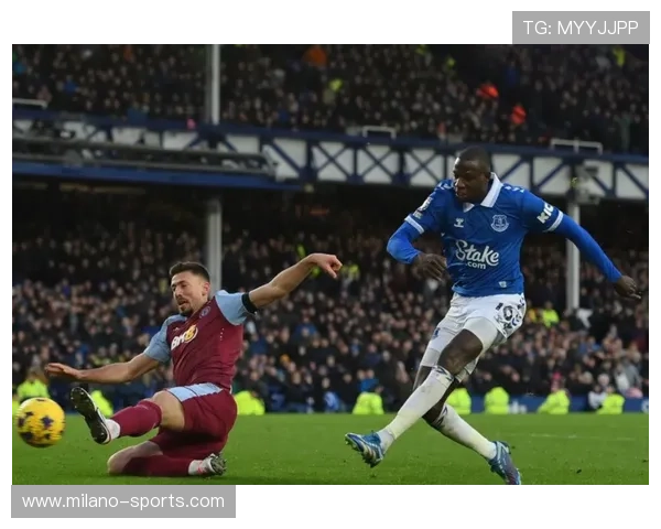 人物动态:阿斯顿维拉考虑租借道格拉斯-路易斯,尤文森林准备放行 人物动态:阿斯顿维拉考虑租借道格拉斯-路易斯,尤文森林准备放行