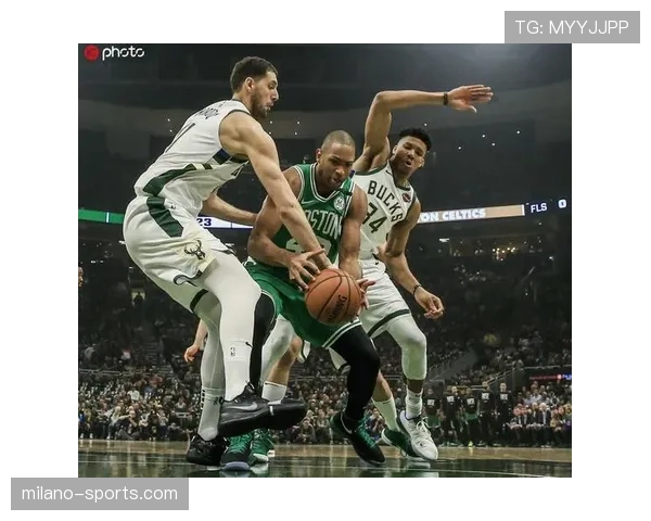 战术板:解析凯尔特人五外阵容如何破解雄鹿的蹲坑防守策略